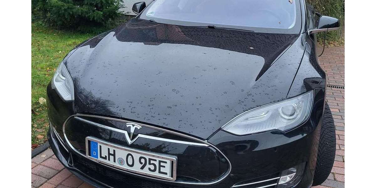 Tesla Model S 116.000 km 23.000 &euro; Giesen 31180