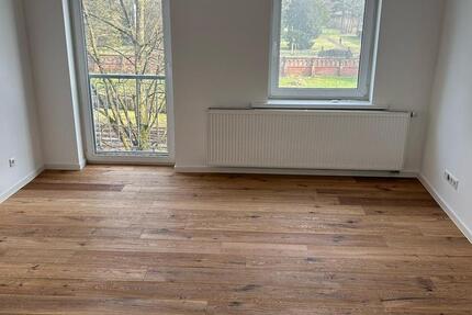 Helle 2-Zimmer-Wohnung mit Einbauküche zimmer