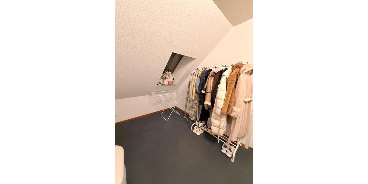 Dachgeschoßwohnung Isernhagen - 2.5 Zimmer, 70 m&sup2;, 650&euro; | Angebot:25227026