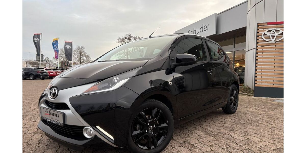 Toyota Aygo (X) 53.900 km 8.490 &euro; Hildesheim 31137