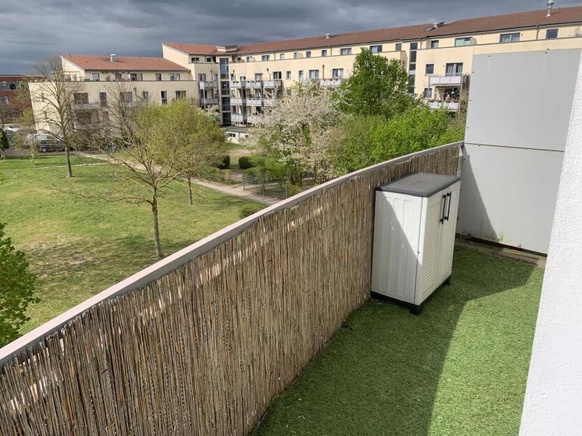 Helle 3-Zimmer-Wohnung mit Balkon und Einbauküche in Hannover