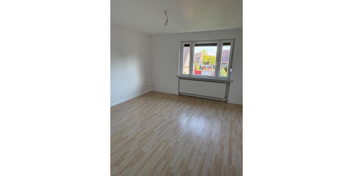 Dachgeschoßwohnung Lehrte - 3 Zimmer, 75 m&sup2;, 600&euro; | Angebot:26533833