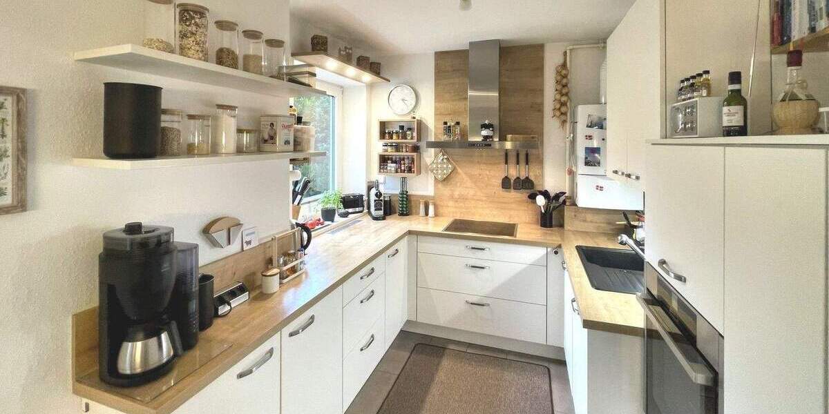 Lage, Lage, Lage: 3,5-Zimmer, voll sanierte Wohnung in Döhren - 2 Bäder, 2 Balkone, Hochparterre, direkt einziehen 3 zimmer