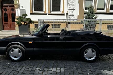 Saab 900
