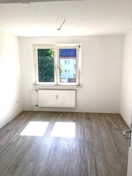 3-Zimmer-Wohnung mit Balkon und Tageslichtbad in ruhiger Lage zimmer
