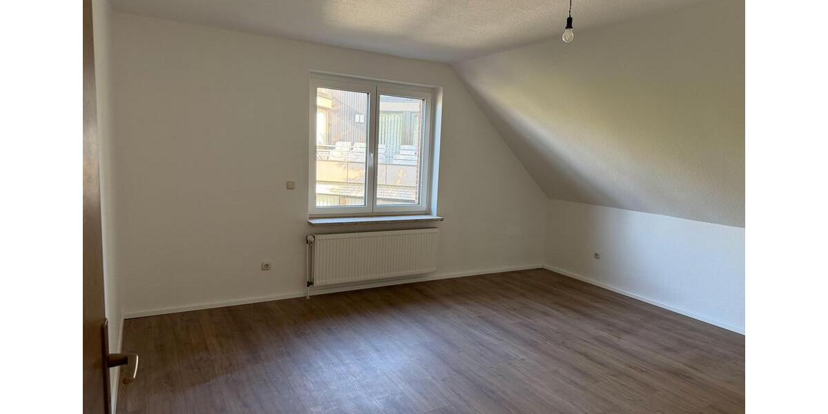 Dachgeschoßwohnung Garbsen - 3 Zimmer, 90 m&sup2;, 1.150&euro; | Angebot:26311002