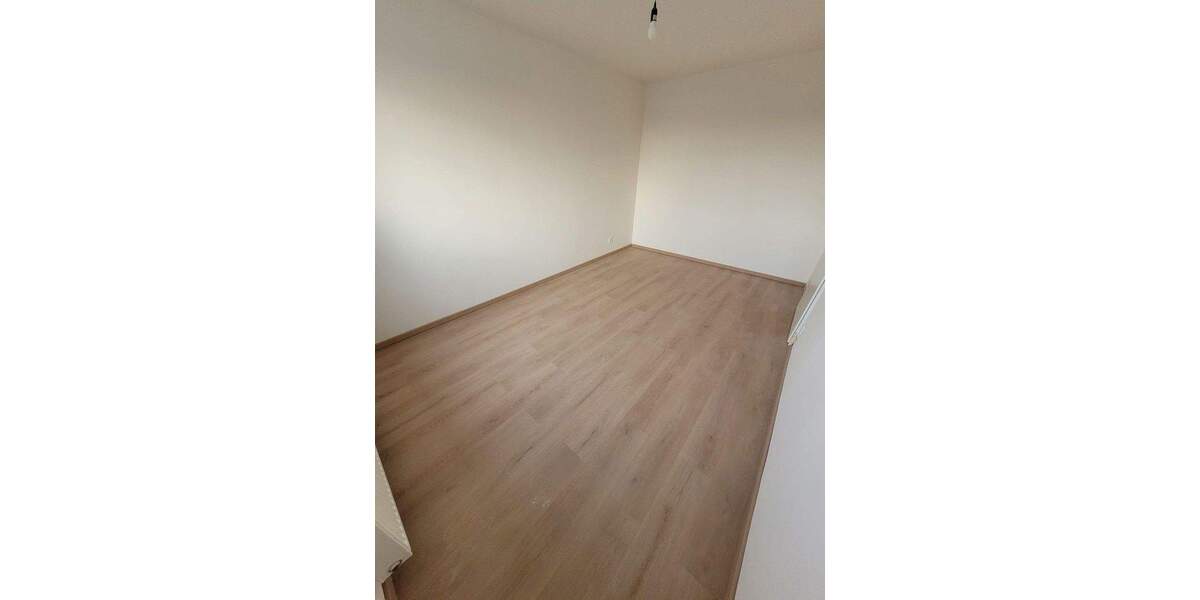 Frisch modernisierte 4-Zimmer-Wohnung mit Tiefgaragenplatz - von Privat 4 zimmer