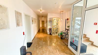 GROßZÜGIGE FLÄCHE FÜR IHR UNTERNEHMEN 11 zimmer