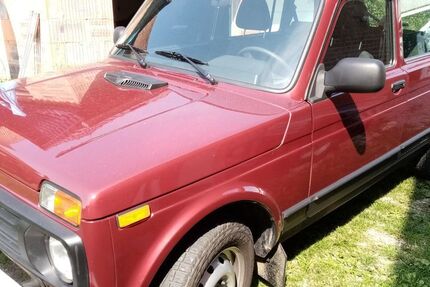 Lada Niva 58.000 km 9.900 &euro; Bad Münder 31848