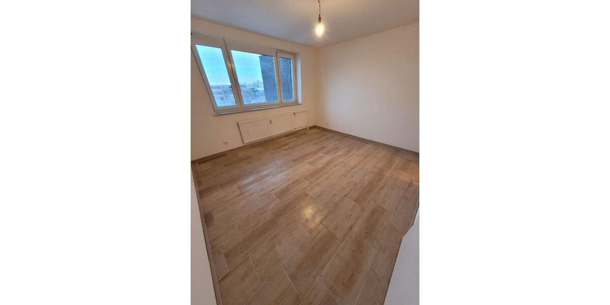 Frisch modernisierte 4-Zimmer-Wohnung mit Tiefgaragenplatz - von Privat 4 zimmer