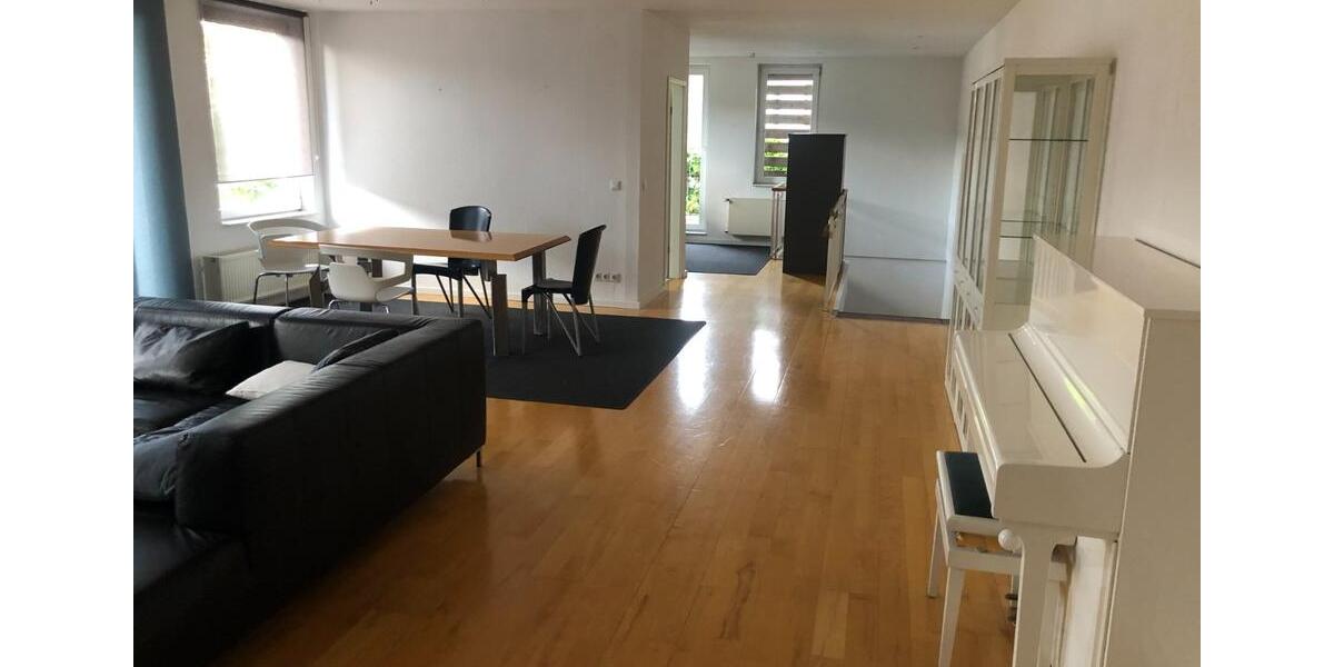 Wunderschönes, großzügiges Haus mit EBK, Sauna, Balkon und Kamin 8 zimmer