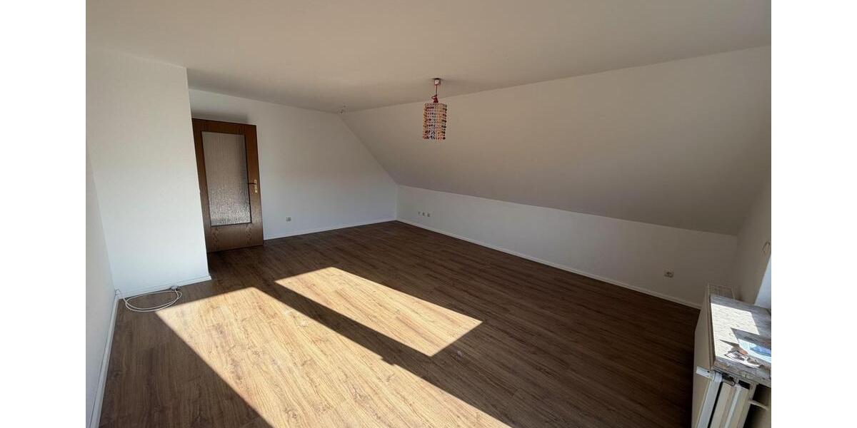 Dachgeschoßwohnung Garbsen - 3 Zimmer, 90 m&sup2;, 1.150&euro; | Angebot:26311002