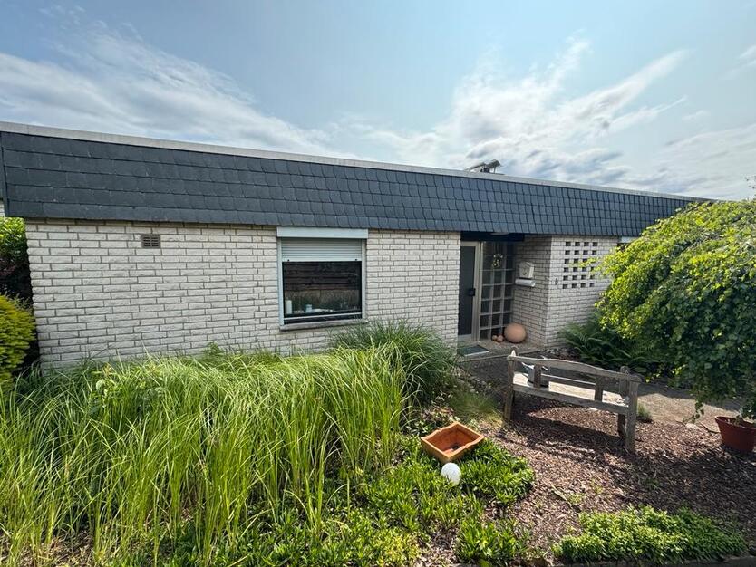 Bungalow, voll unterkellert, mit tollem Ausblick, idyllische Lage