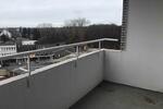 Teilmodernisierte 2-Zimmer-Wohnung mit Balkon und schöner Aussicht zimmer