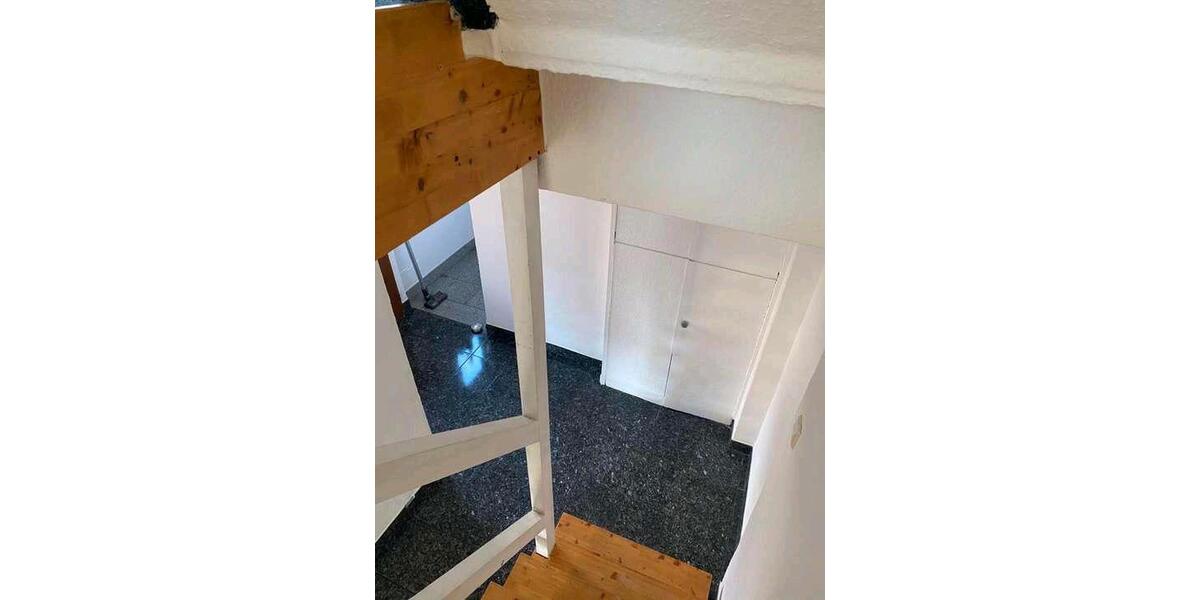 Renoviertes Zweifamilienhaus in ruhiger Lage - provisionsfrei 8 zimmer