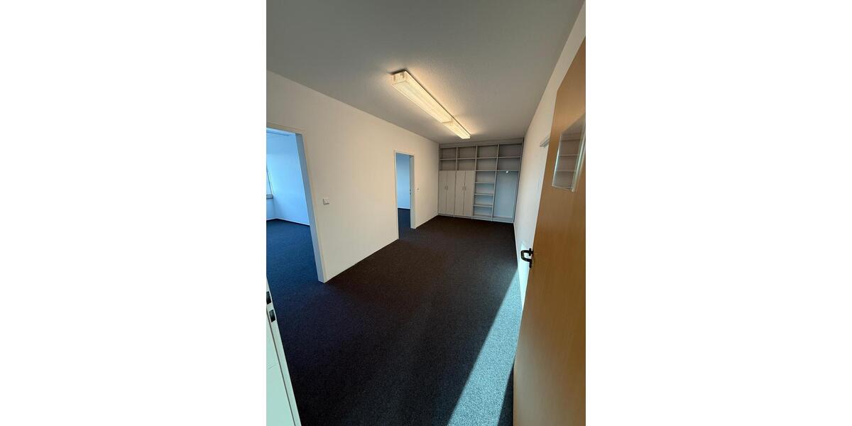 Großzügige Gewerbeeinheit in guter Lage zimmer