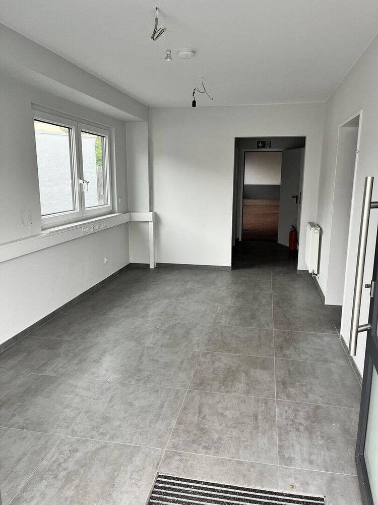 GewerbeImmobilie mit Halle, Büros, Wohnung & Garagen in LaatzenGrasdorf - vielseitig nutzbar