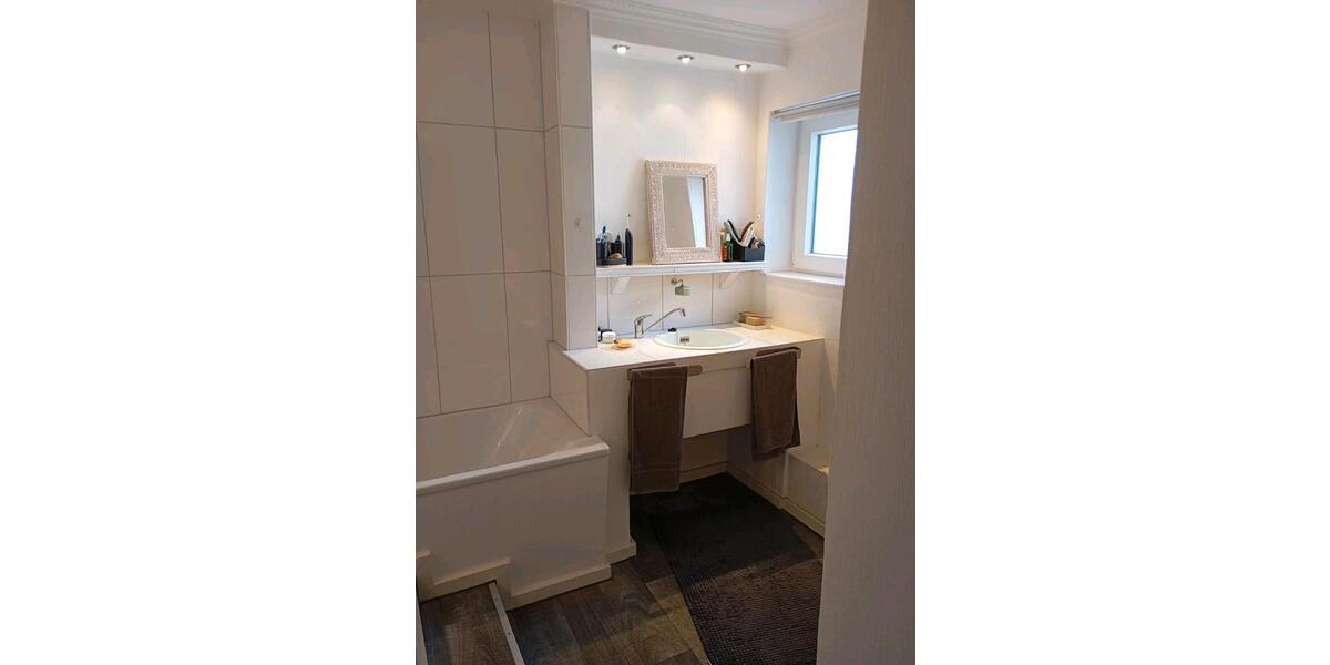 Renoviertes Zweifamilienhaus in ruhiger Lage - provisionsfrei 8 zimmer