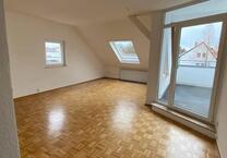 Helle großzügige DG-Wohnung ab 01.06.25