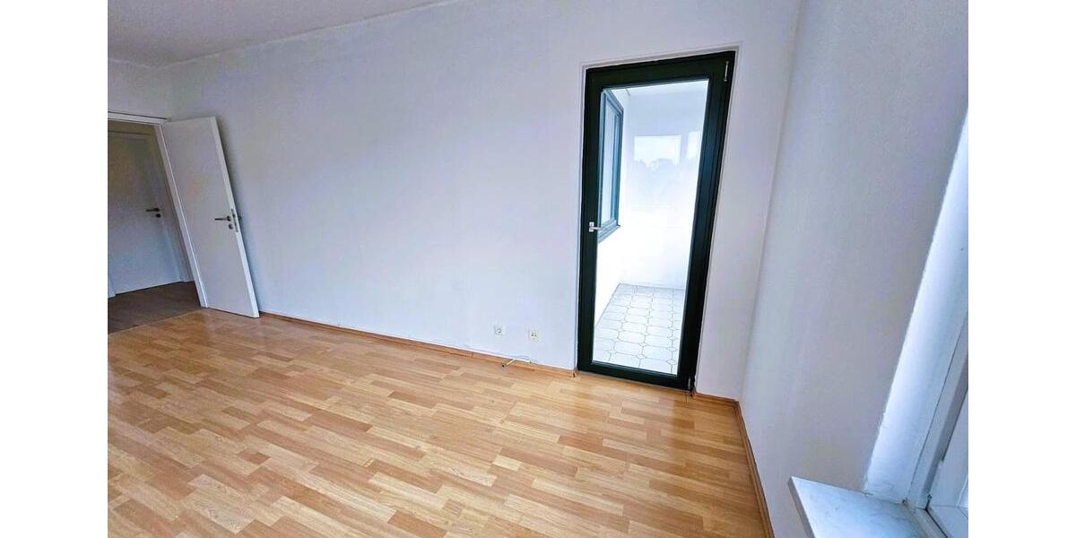 Helle, renovierte 3-Zi.-Wohnung mit Balkon im Altwarmbüchen 3 zimmer