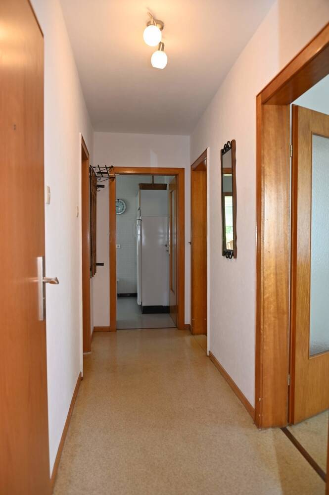 Provisionsfrei für den Käufer....!!! Zweifamilienhaus nebst großer Garage in ruhiger Lage ..... !!!