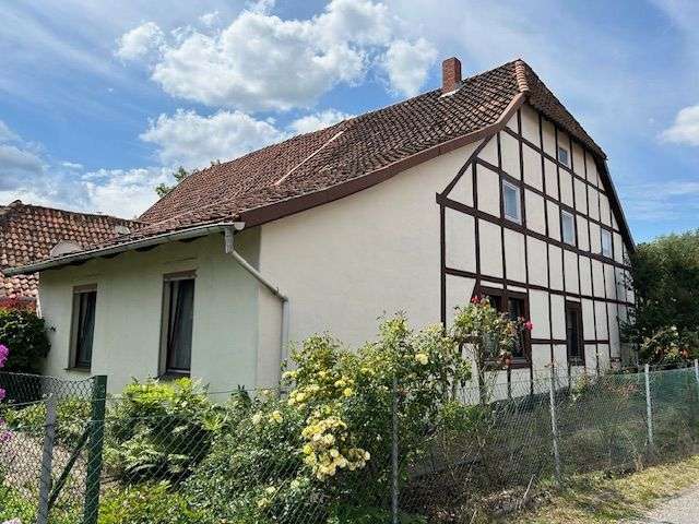 Haus zum Kaufen in Barsinghausen-Landringhausen 229.000 € 202.9 m² 11 zimmer