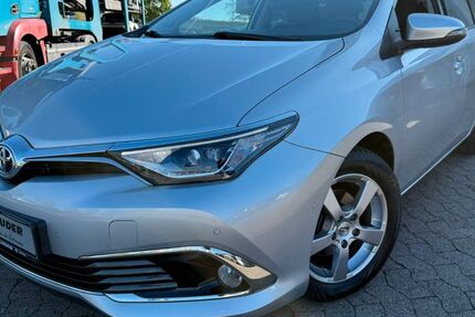 Toyota Auris 81.820 km 14.990 &euro; Hildesheim 31137