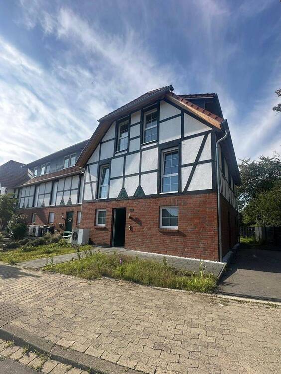 Schönes Reihenendhaus im Fachwerkstil in Isernhagen-Kirchhorst