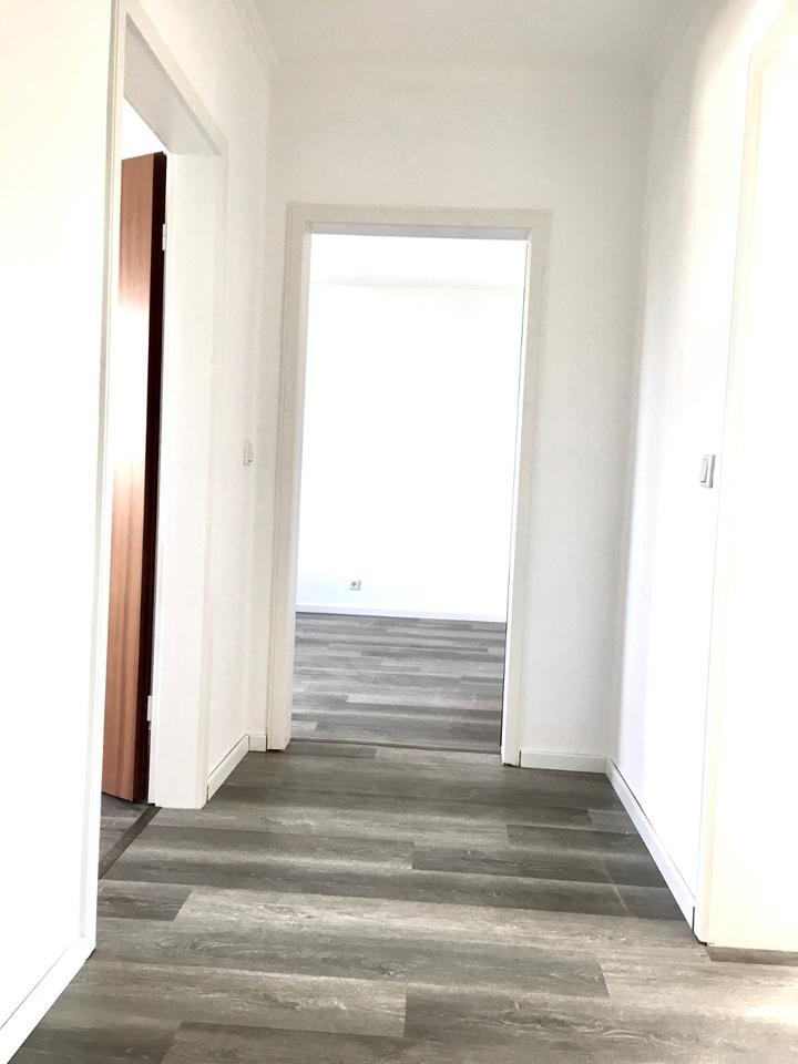 Bezugsfertige Gepflegte 2 Zimmer Wohnung mit Balkon in Barsingh zimmer