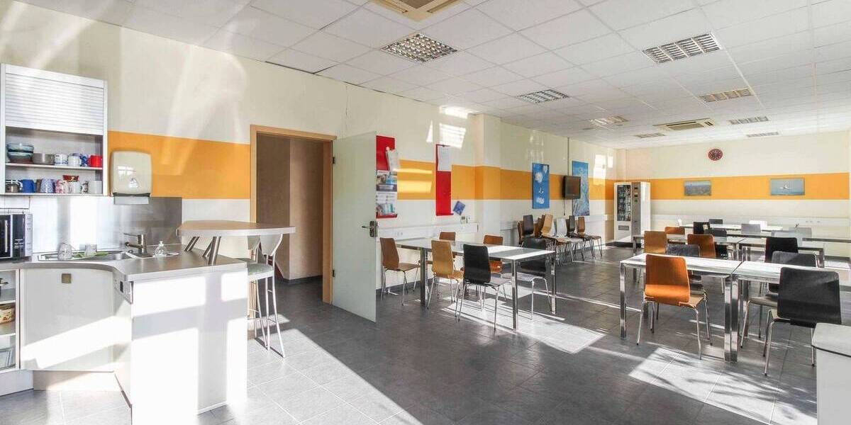 Moderne und sehr gepflegte Büro- und Produktionsimmobilie in beliebter Gewerbelage von Hildesheim zimmer