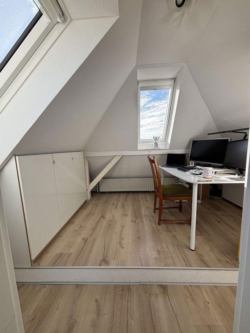 Dachgeschoss-Juwel mit großer Sonnenterrasse in bester Südstadtlage - ohne Makler! 3 zimmer