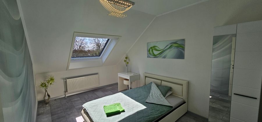 Provisionsfrei* Photovoltaik - Klimaanlage - Modern - 210m2 Wohnfläche - verkehrsgünstige Lage - Straßenbahn in 100m - Doppelhaushälfte Sarstedt | Angebot:25795312