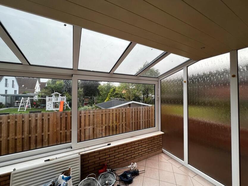 Großzügige 3 Zimmer Wohnung mit Garten , Wintergarten & Garage