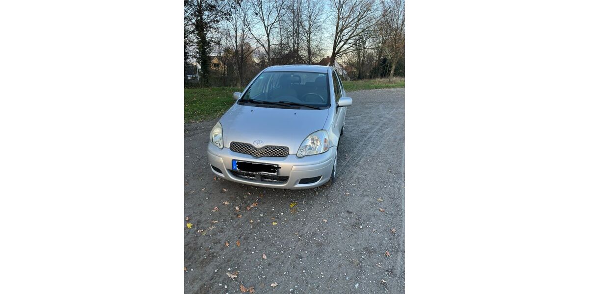 Toyota Yaris 108.000 km 1.950 &euro; Garbsen 30823