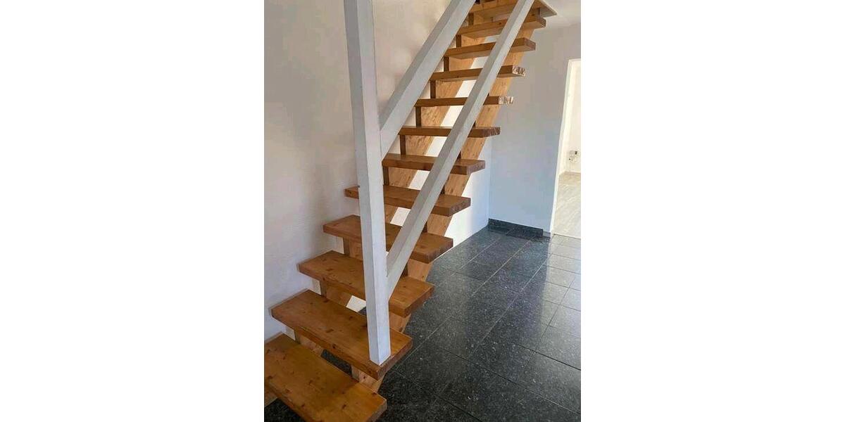 Renoviertes Zweifamilienhaus in ruhiger Lage - provisionsfrei 8 zimmer