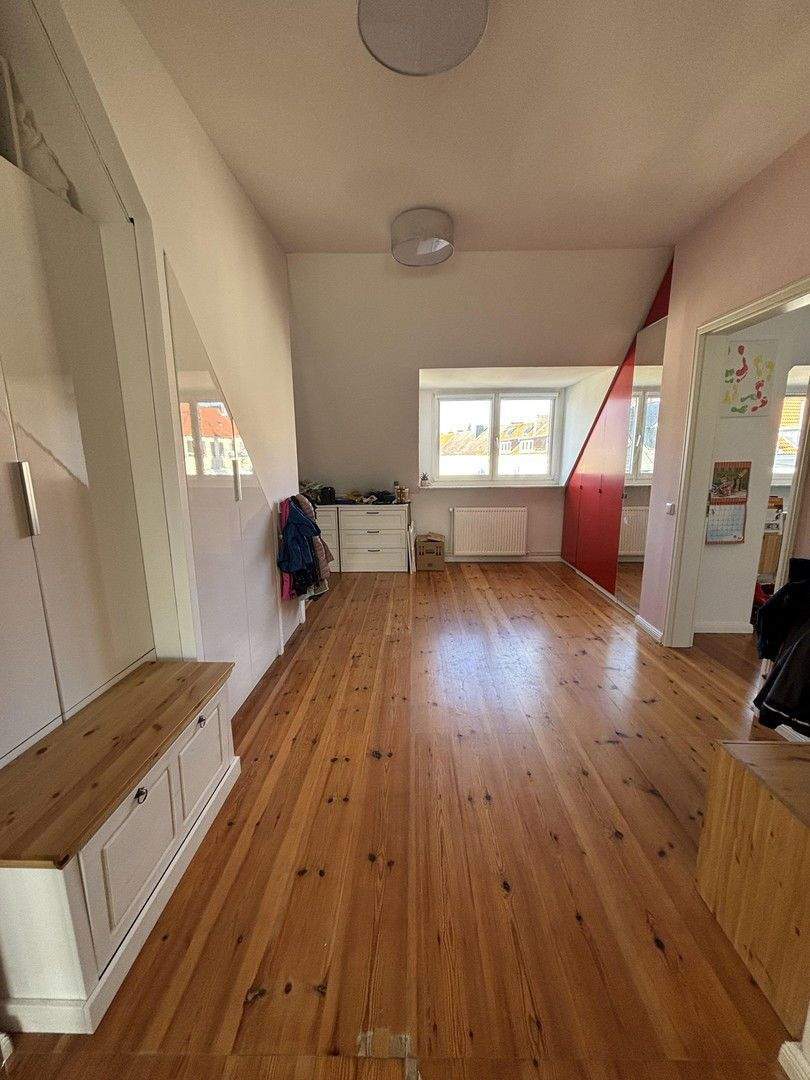 Dachgeschoss-Juwel mit großer Sonnenterrasse in bester Südstadtlage - ohne Makler! 3 zimmer