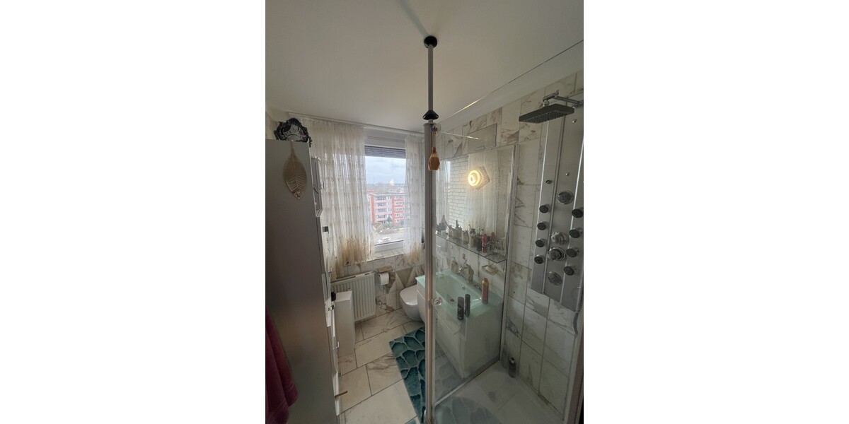 REDUZIERT! Saniertes Penthouse in Laatzen – 3-Zimmer-Traumwohnung mit Balkon & Fahrstuhl! 3 zimmer