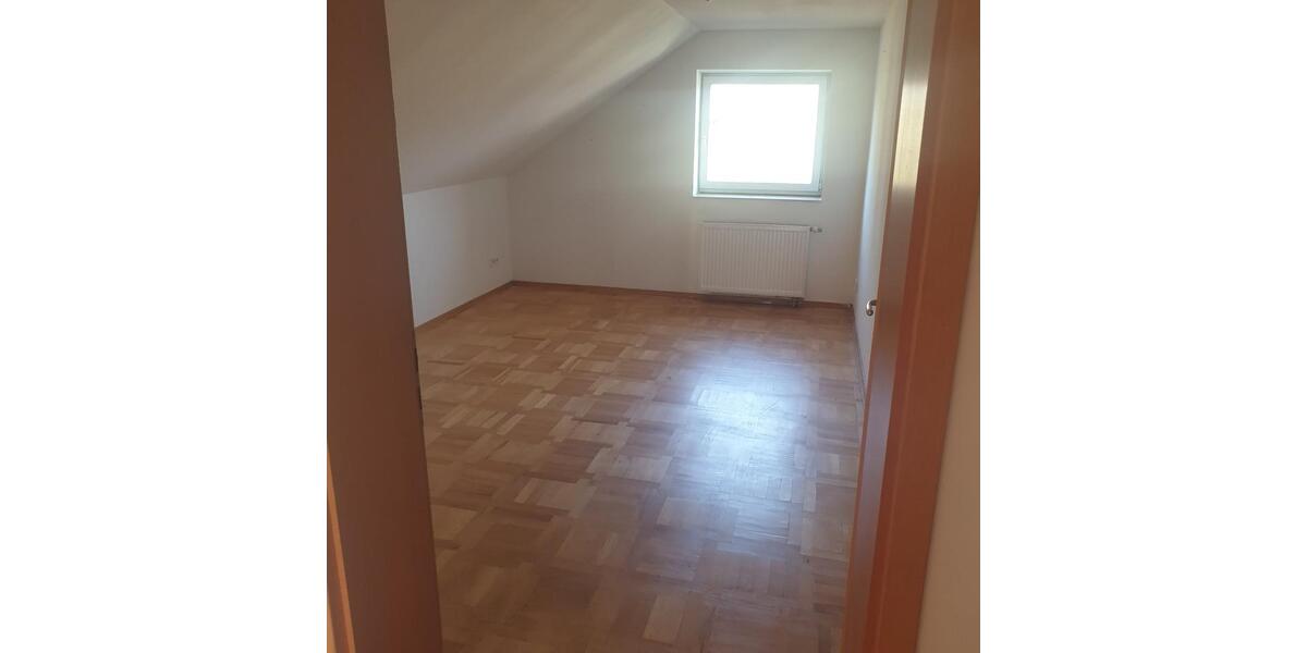 Dachgeschoßwohnung Wedemark - 3 Zimmer, 120 m&sup2;, 980&euro; | Angebot:25417215