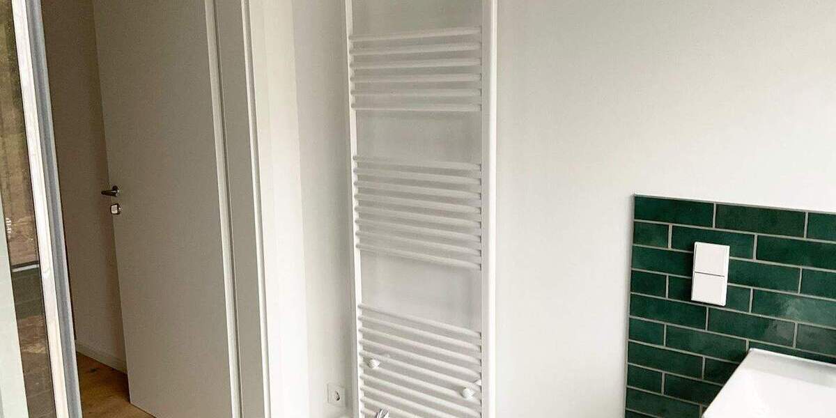 WILLKOMMEN im neuen ZUHAUSE! Helle Atmosphäre, Glaswand-Loggia, Tageslichtbad, Einbauküche, Gäste-WC 3 zimmer