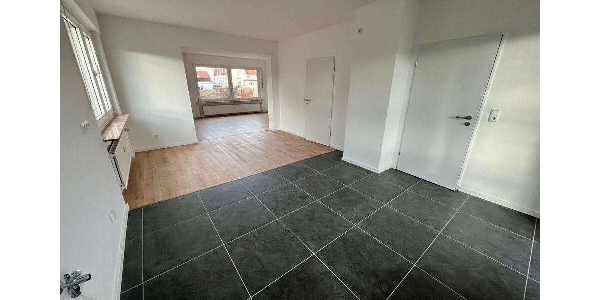 Wohnen mit Komfort: Sanierte 4-Zimmer-Wohnung in toller Lage - 