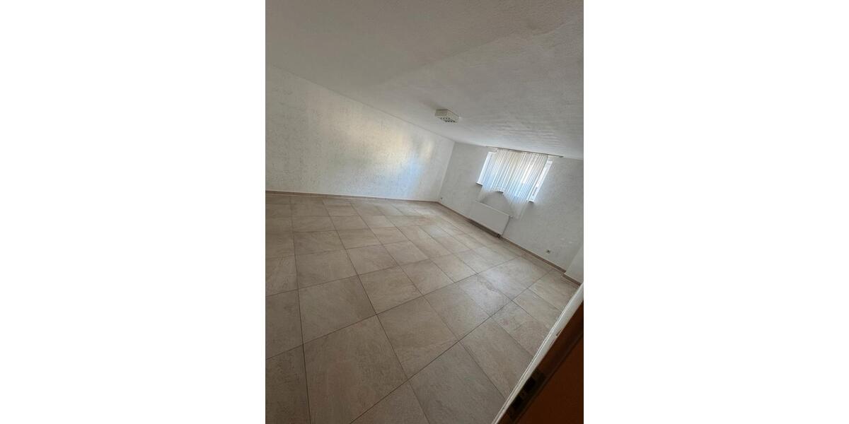 Etagenwohnung Lehrte - 3 Zimmer, 122 m&sup2;, 800&euro; | Angebot:26612180