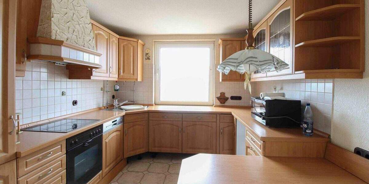 Ruhige 3 Zimmer Dach-Geschosswohnung (Sanierungsbedürftig) in Schulenburg 3 zimmer