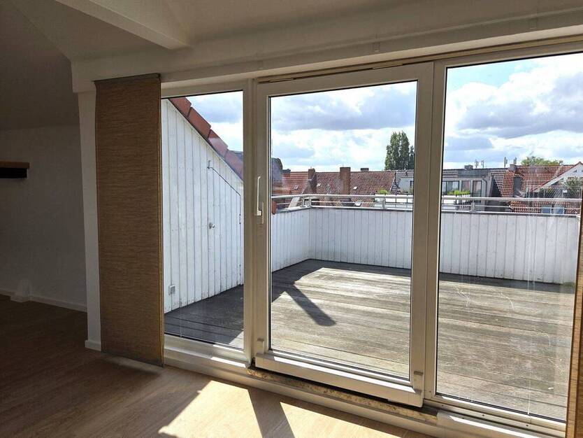 Attraktive 2,5-Zimmer-Wohnung mit großer Dachterrasse in der Südstadt!!