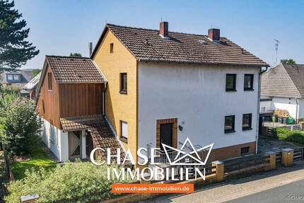 Sanierungsbedürftiges Zweifamilienhaus in bester Lage Hagenburgs mit Garage und Garten - Erbbau!