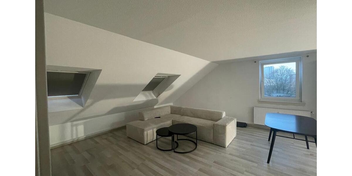 Dachgeschoßwohnung Hannover Herrenhausen-Stöcken - 4 Zimmer, 100 m&sup2;, 950&euro; | Angebot:26279030