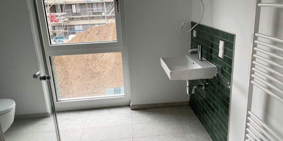 NEUES + HELLES Wohnen mit Glaswand-Loggia, Einbauküche, Tageslichtbad mit Walk-In-Dusche, Aufzug 3 zimmer
