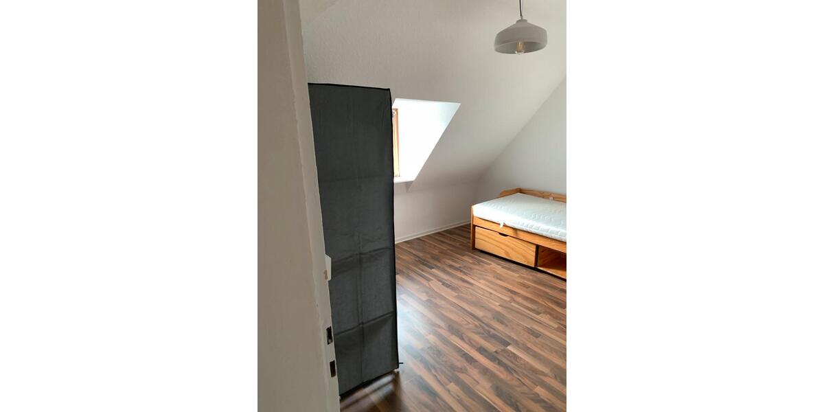 Dachgeschoßwohnung Hannover Herrenhausen-Stöcken - 3 Zimmer, 56 m&sup2;, 880&euro; | Angebot:25505802