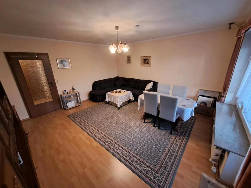 2 Zimmer Eigentumswohnung mit Balkon und Fenster im Bad zimmer