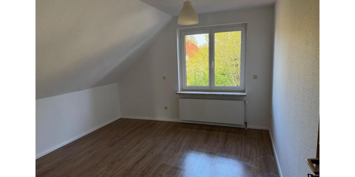 Dachgeschoßwohnung Garbsen - 3 Zimmer, 90 m&sup2;, 1.150&euro; | Angebot:26311002