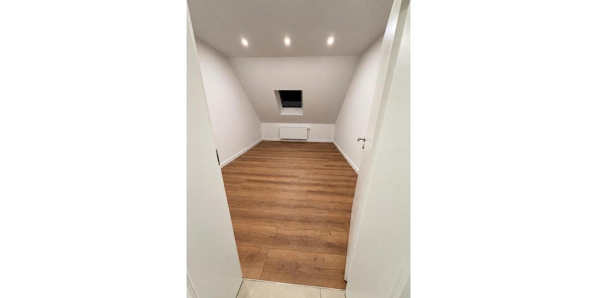 Dachgeschoßwohnung Hannover Nord - 3 Zimmer, 78 m&sup2;, 1.350&euro; | Angebot:27604087